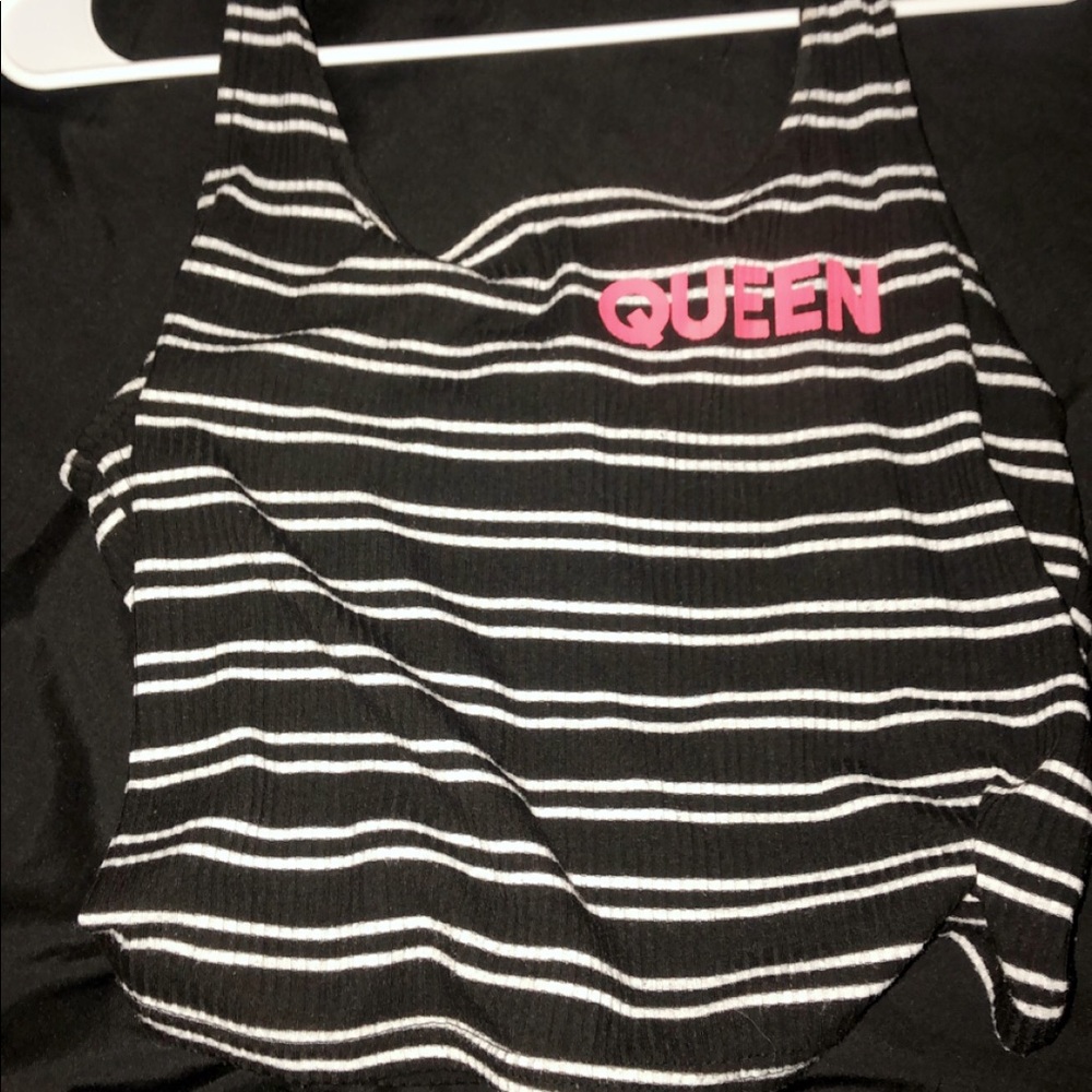 “QUEEN” crop top. - Picture 2 of 3